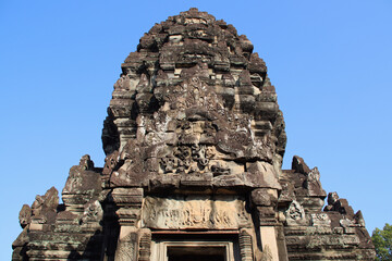 Naklejka premium ruined ancient hindu and buddhist khmer temple (banteay samre) in angkor in siem reap in cambodia 