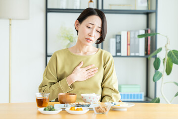 食欲が無いミドルの女性