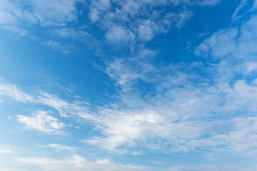 Fototapeta premium 冬の寒い朝 澄んだ空と印象的な雲05