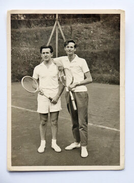 FOTO ANTICA CON DUE TENNISTI IN POSA