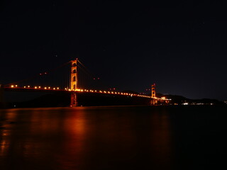 Obraz premium Golden Gate bridge from a far at night