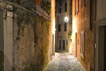 Gasse in Malcesine, nachts