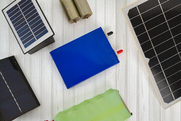 LiFePO4 Battery Pack with Solar Panels and Rechargeable Cells