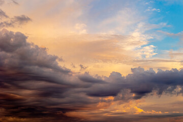 Fototapeta premium Layered Evening Clouds