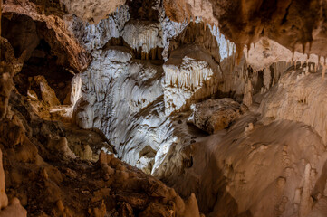 Obraz premium The Frasassi Caves are underground karst caves located in the municipality of Genga, in the province of Ancona, within the Gola della Rossa and Frasassi Regional Natural Park.