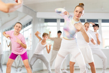 Fototapeta premium Group of teenagers learn to dance hip-hop and other modern dances in a spacious dance studio