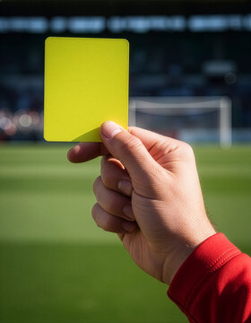 Mundial de Football 2026, un arbitro muestra una tarjeta amarilla