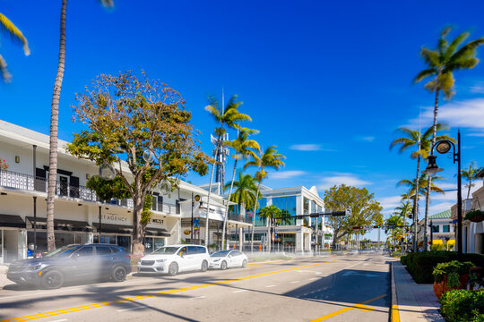 Naples streetview 5th Ave S and 8th Street intersection