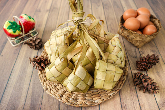 South East Asian food called ketupat, kupat, or tipat (Indonesia); also known as muso or bugnoy (Philippines) made of rice grains filled in woven coconut leaves, boiled until it becomes rice cake.