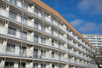 大規模なベランダのある団地