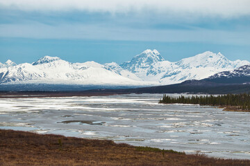 Fototapeta premium Melting ice and snow on the Denali Highway