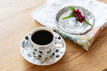 北欧の食器,コーヒー,花,チューリップの水耕栽培,インテリア