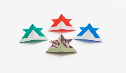 折り紙で折った日本のカラフルで可愛い兜