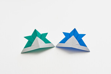 折り紙で折った日本のカラフルで可愛い兜