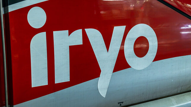 Frecciarossa 1000 by Iryo: 8-car sets with distributed power, up to 400 km/h design speed. Connects major cities efficiently and eco-friendly.