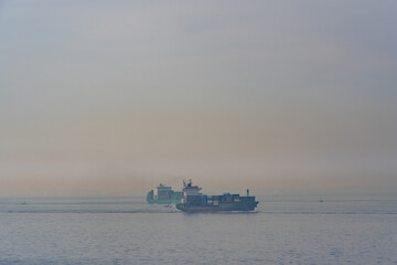 海運 コンテナ コンテナ船 船 海 東京湾 黄砂