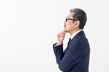 考えるビジネス男性