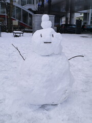 誰が作ったか雪ダルマ