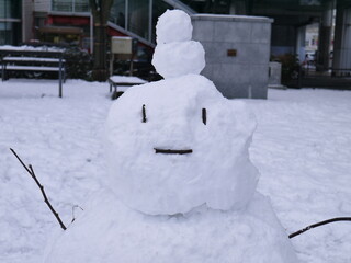 誰が作ったか雪ダルマ