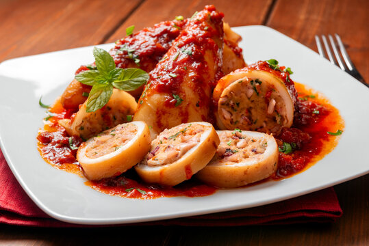 Calamari ripieni al sugo, Cucina Italiana 