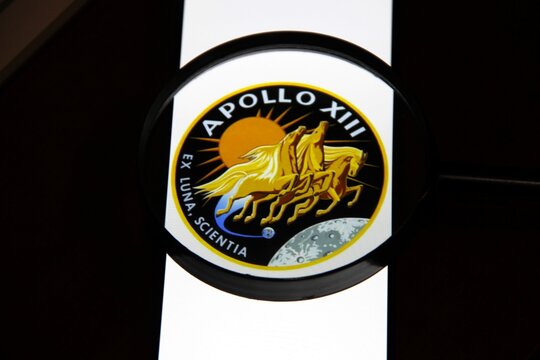 Apollo 13 - 11 a 17 de abril de 1970 - Foi a s&eacute;tima miss&atilde;o tripulada do programa Apollo da NASA, planejada como o terceiro pouso lunar.