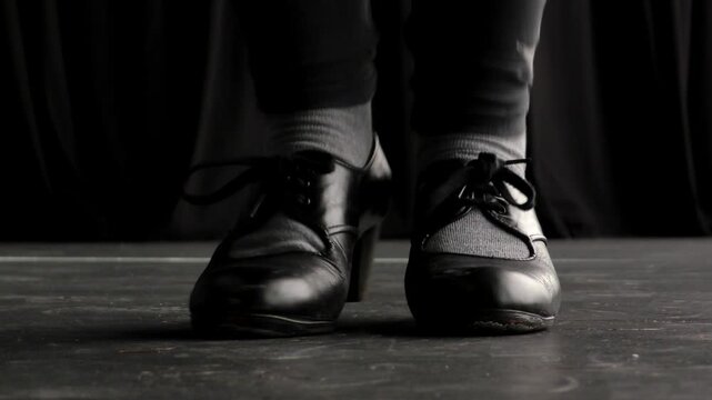 taconeo, calzado, los pies, moda, gente, bota, de pie, guitarra, m&uacute;sica, m&uacute;sico, instrumento, guitarrista, baile, flamenco, baile flamenco, granada, gente, mujer, cuerda, mano, el&eacute;ctricas, dedo, bajo,