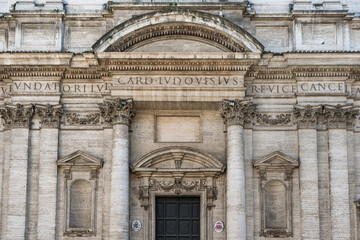 Obraz premium Italy - Rome - Saint Ignatius Loyola Church - Grand baroque facade displays Latin dedication beneath pediment with classical columns