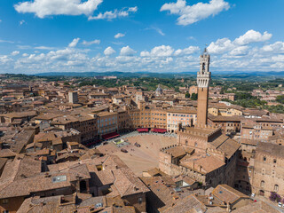 Naklejka premium Aerial view of Siena, Piazza del Campo (Campo square), Palazzo Publico and Torre del Mangia (Mangia tower), Tuscany, Italy
