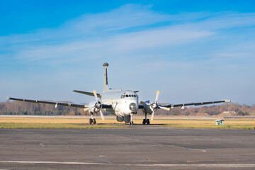 Fototapeta premium military propeller plane