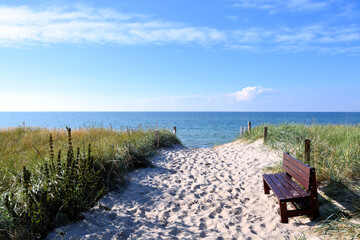 Bank am Strand zum Verweilen