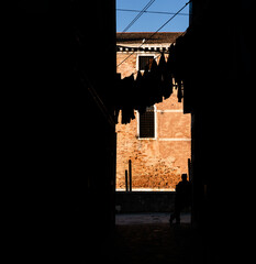 Obraz premium old street in venice with clothes drying in the air