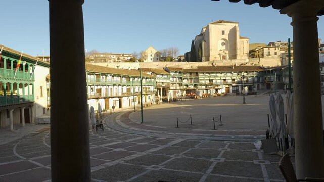 Video of the arcades of the Plaza Mayor of the town of Chinchon, medieval style, in Madrid.