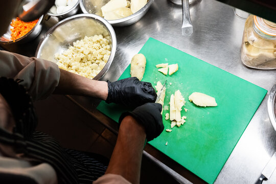 Cook cutting potato 
