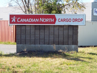 Naklejka premium Ottawa, ON, Canada-July 12,2025: A red and white 