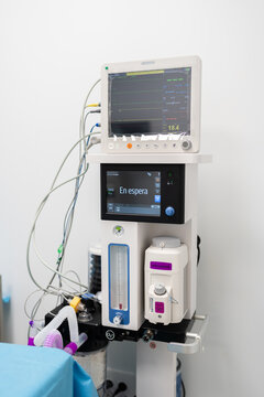 Veterinary anesthesia machine monitoring patient vital signs