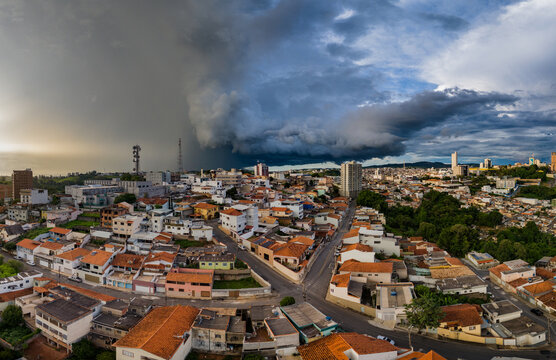 Nuvens de Tempestade aproximando de Varginha, Minas Gerais