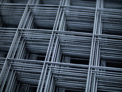 Reinforcing mesh for outdoor paving installation