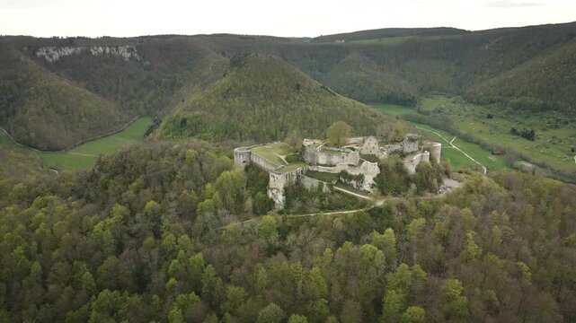 Epic 4K UHD drone pullback from Hohengundelfingen castle ruins, revealing the Gro&szlig;e Lauter Valley and Swabian Alb hills&mdash;perfect for travel promos, history docs, commercials.