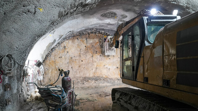 Heavy Machinery in Tunnel Construction