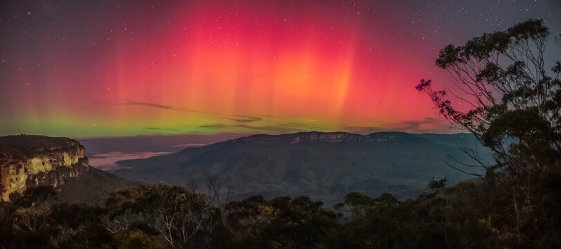 Pano of Blue Mountains Aurora
