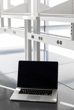Laptop computer blank screen lab