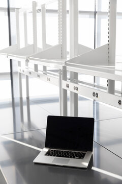 Laptop computer keyboard blank screen lab