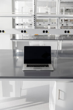 Nobody Laptop computer blank screen lab
