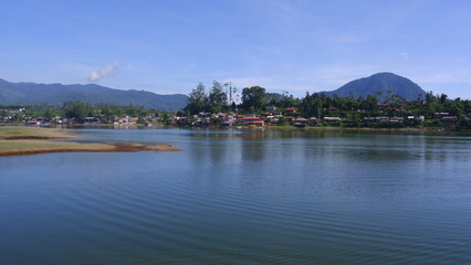 Obraz premium lake and mountains