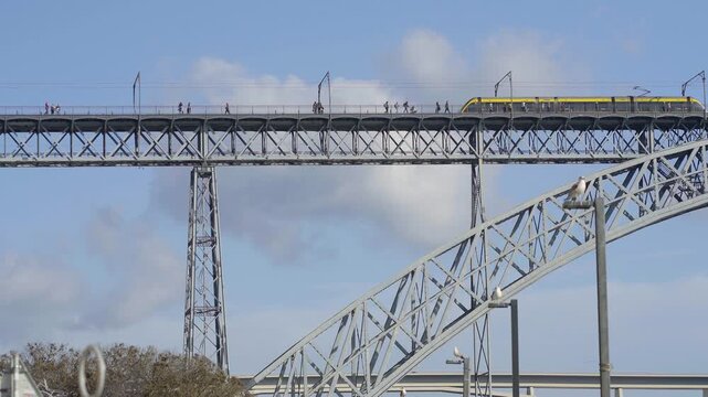 Detail of the upper deck and metallic supports of the iron bridge.