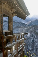 Fototapeta premium 冬の山寺・五大堂からの眺望（山形県・山形市）