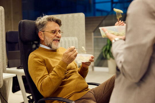 Lunch pause during the workday