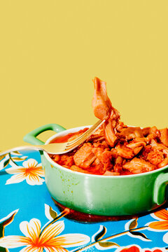 callos con jamon served in a small casserole