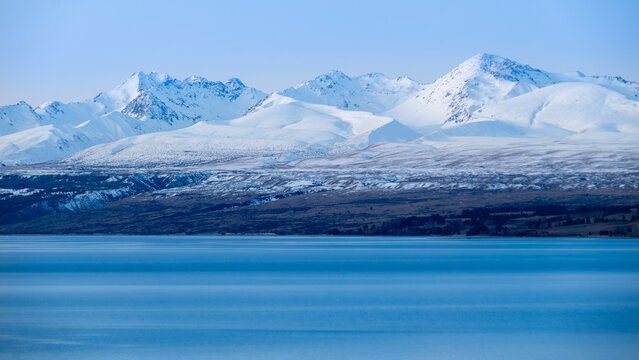 Mountains and Lake Pukaki