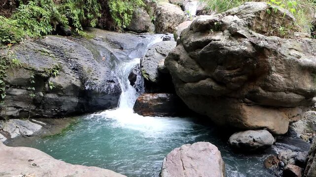 Pozo natural de agua de manantial